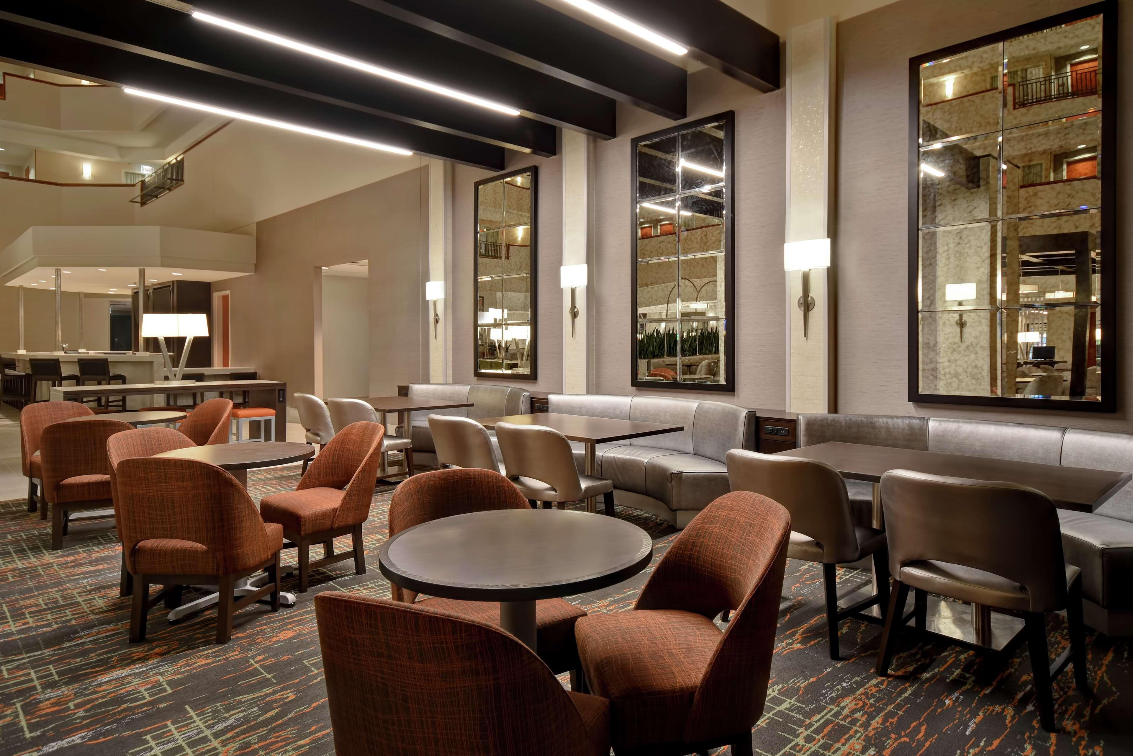 Embassy Suites Литъл Рок Екстериор снимка