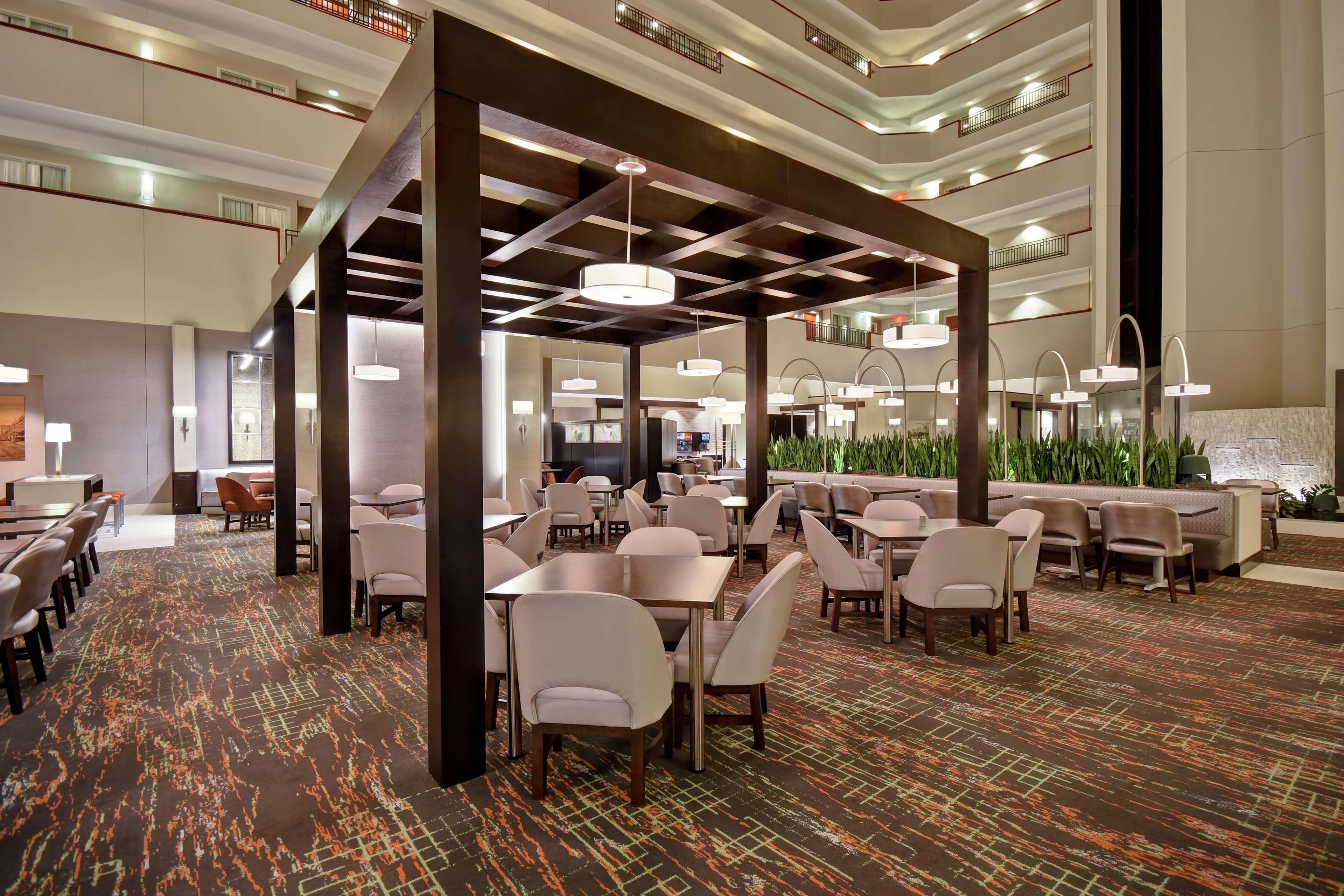 Embassy Suites Литъл Рок Екстериор снимка