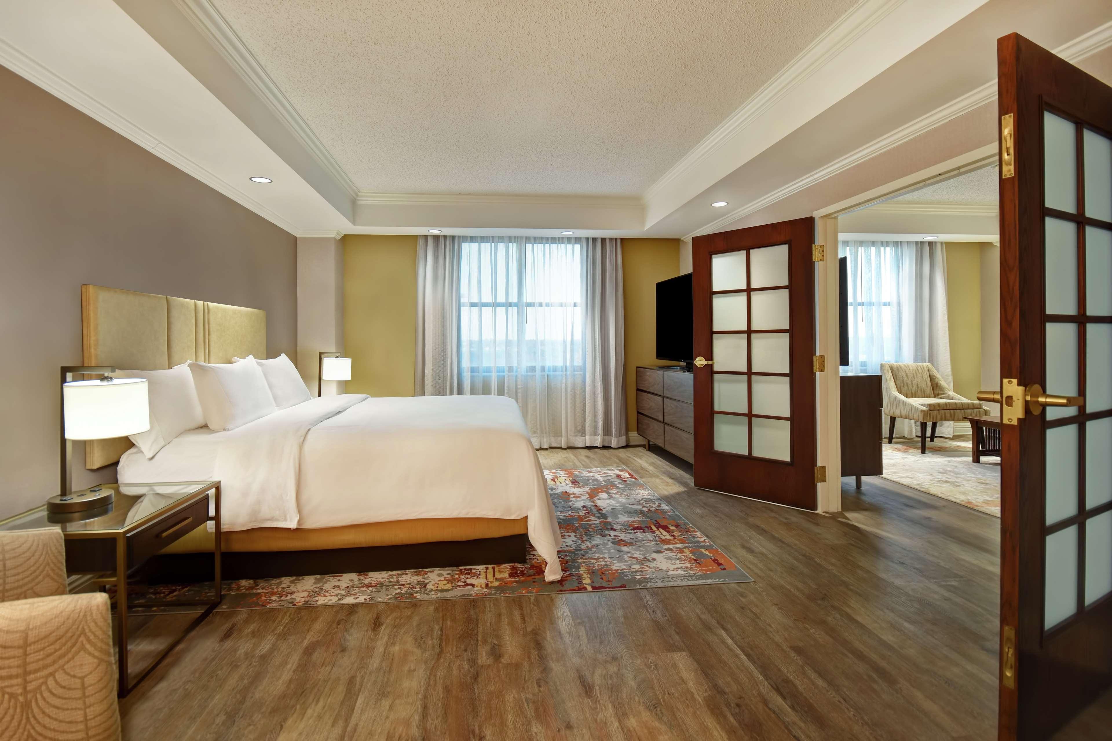 Embassy Suites Литъл Рок Екстериор снимка