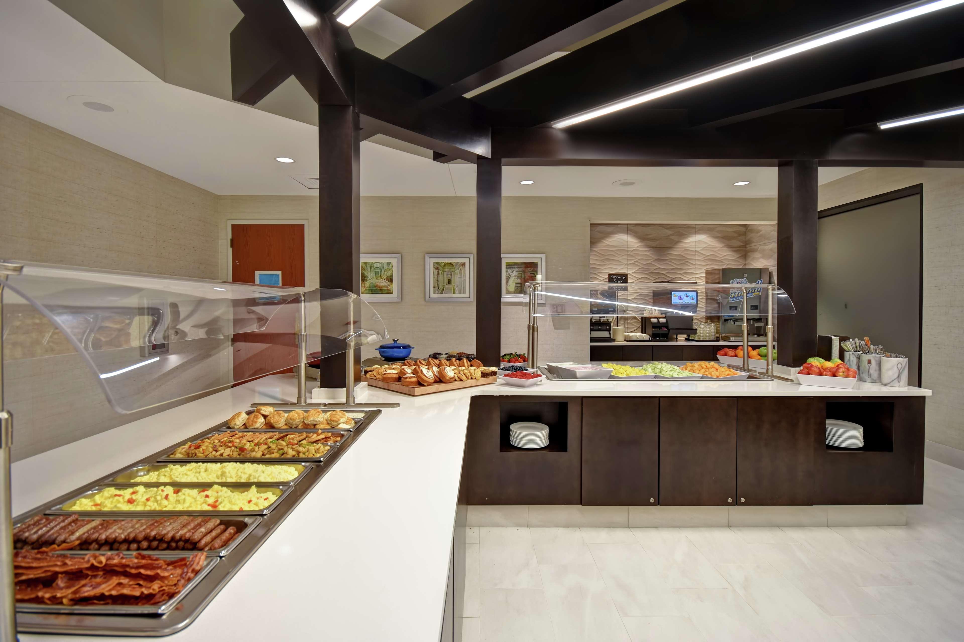 Embassy Suites Литъл Рок Екстериор снимка