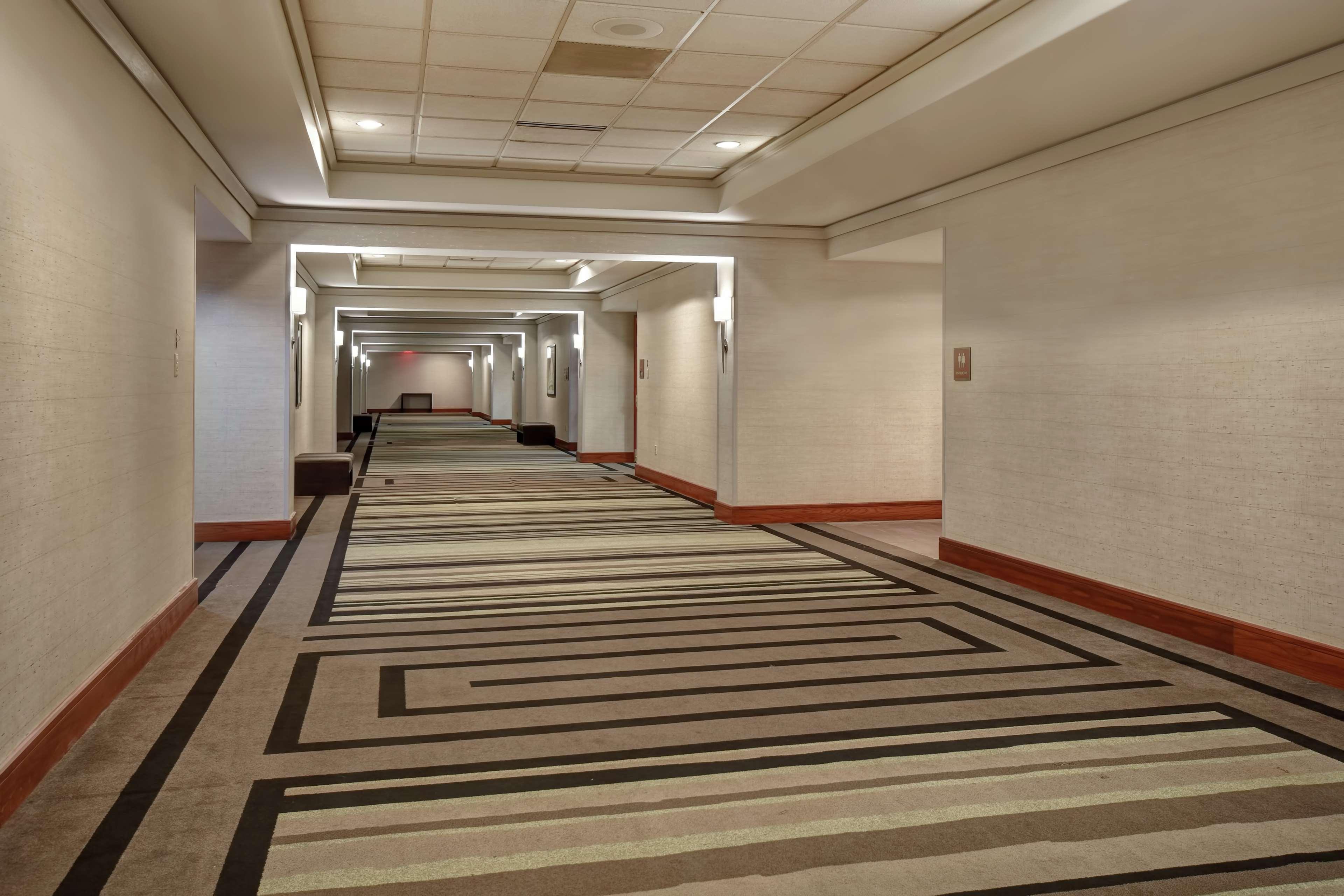 Embassy Suites Литъл Рок Екстериор снимка