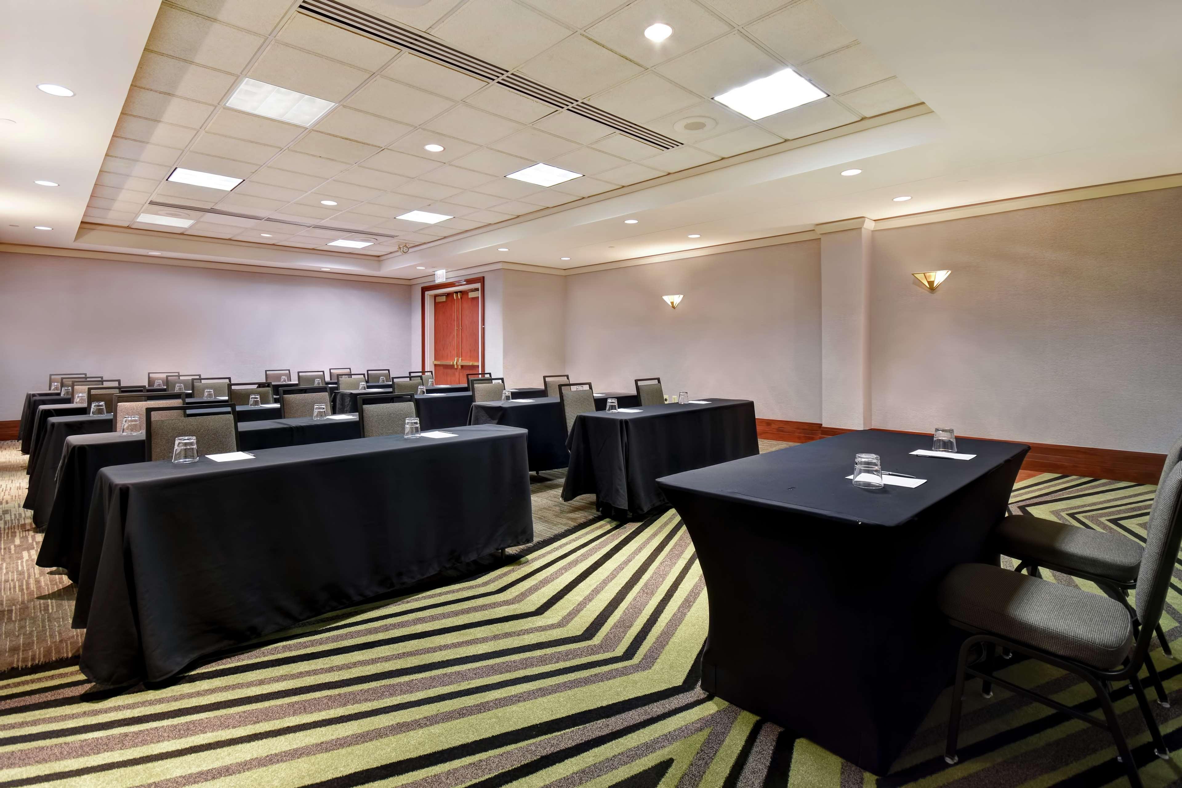 Embassy Suites Литъл Рок Екстериор снимка