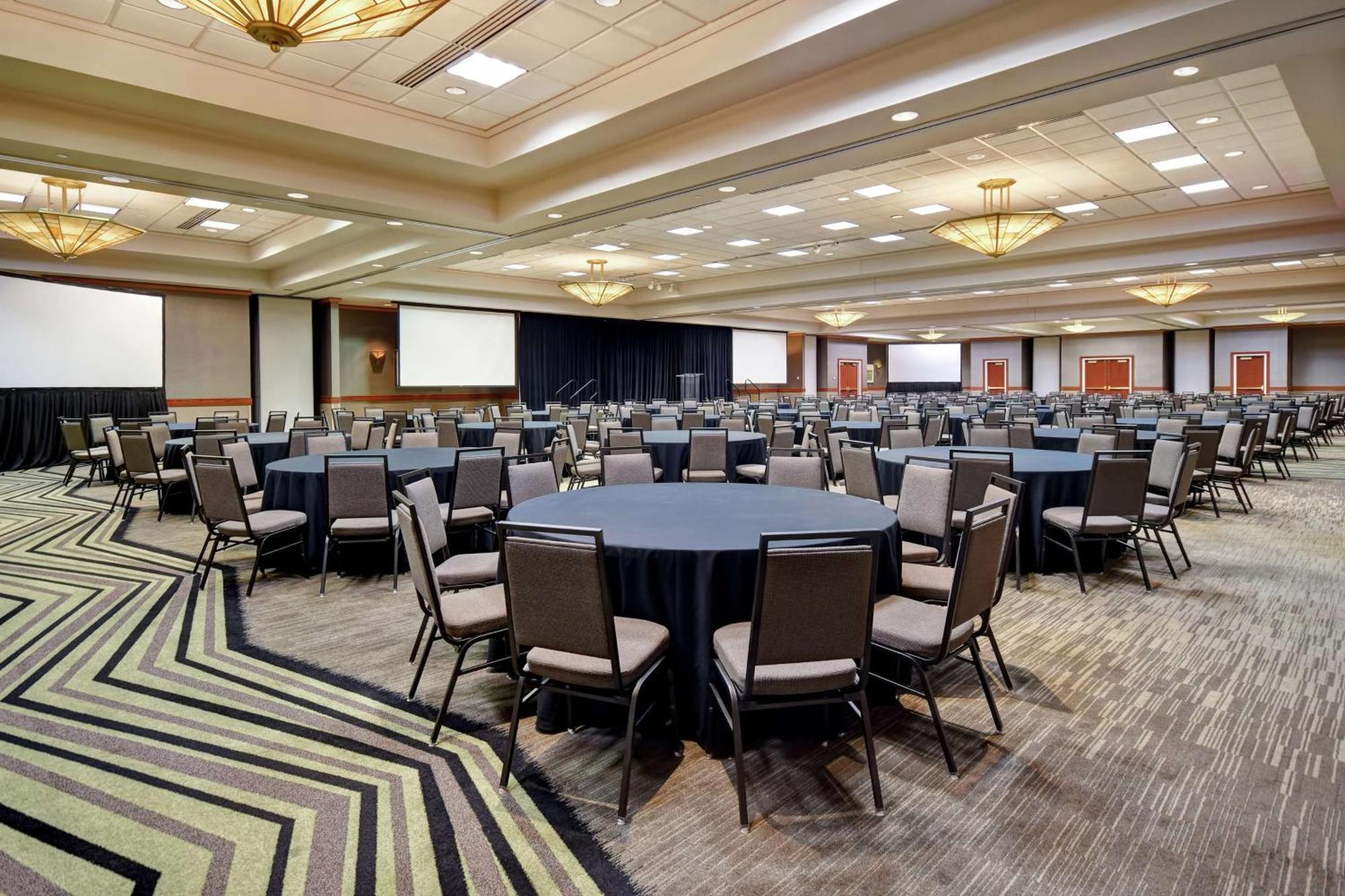 Embassy Suites Литъл Рок Екстериор снимка