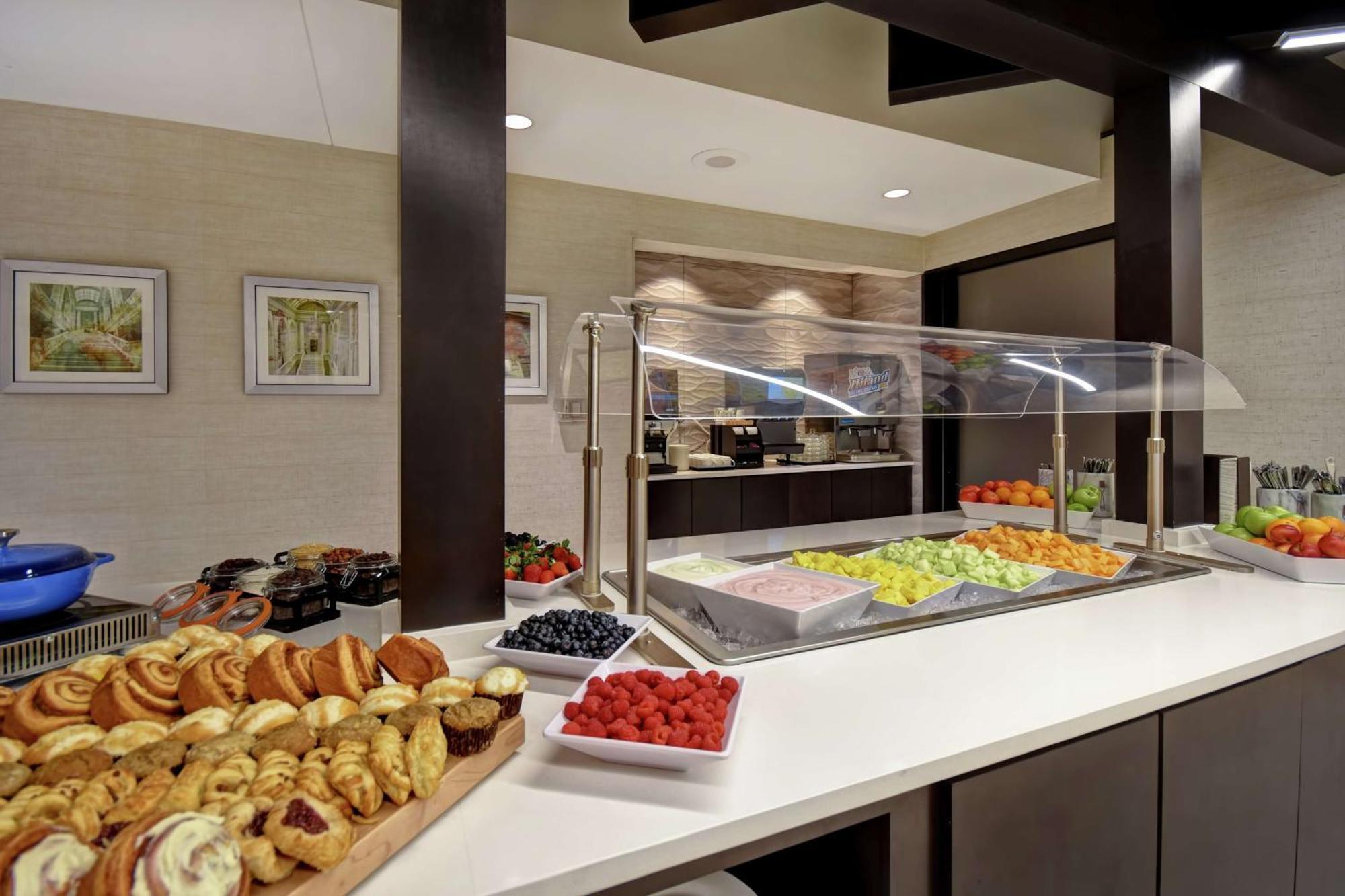 Embassy Suites Литъл Рок Екстериор снимка