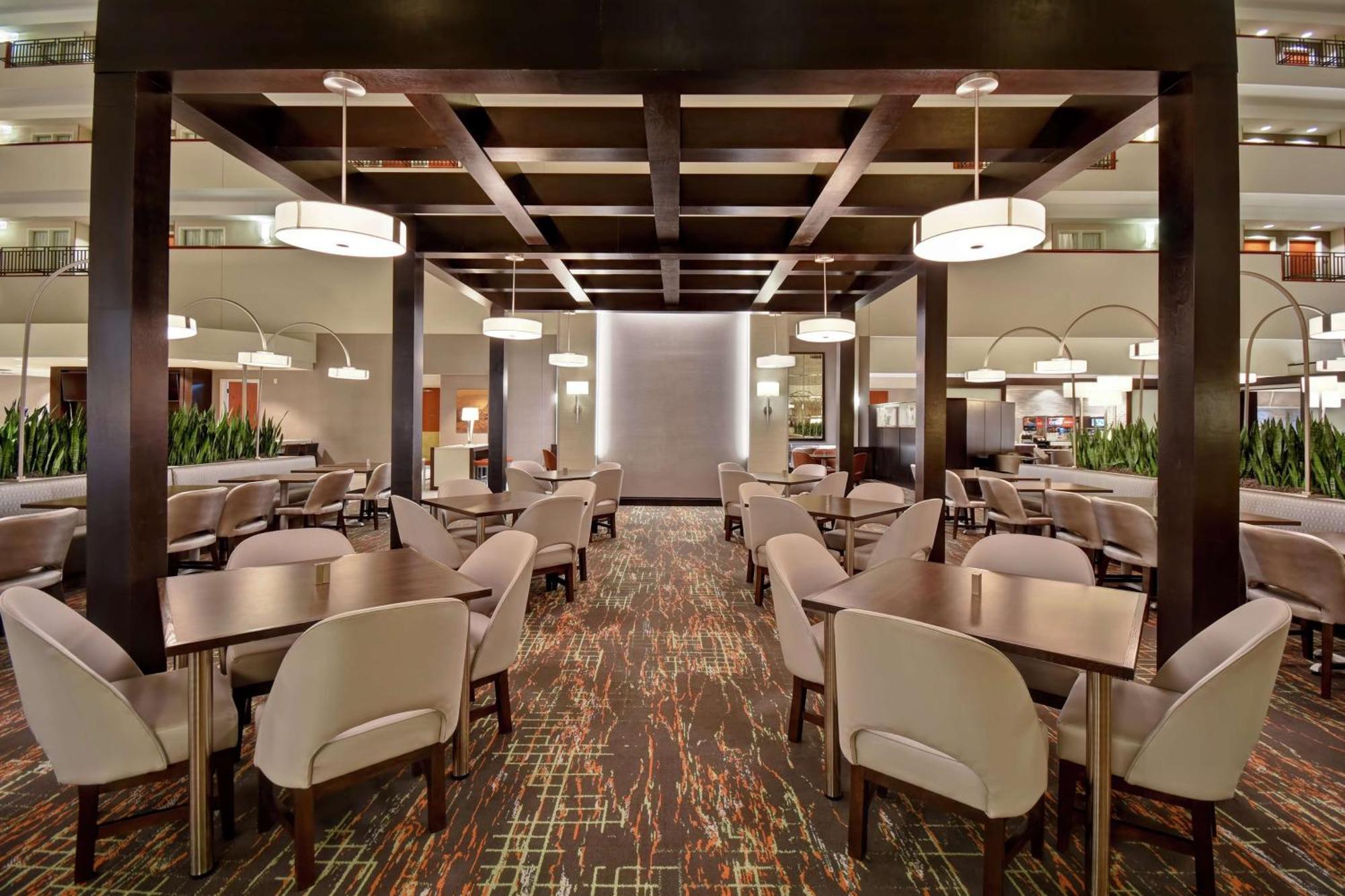 Embassy Suites Литъл Рок Екстериор снимка